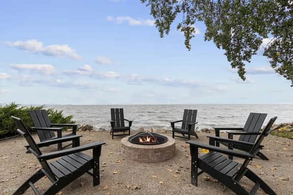 Hickory on the Lake - Image 2